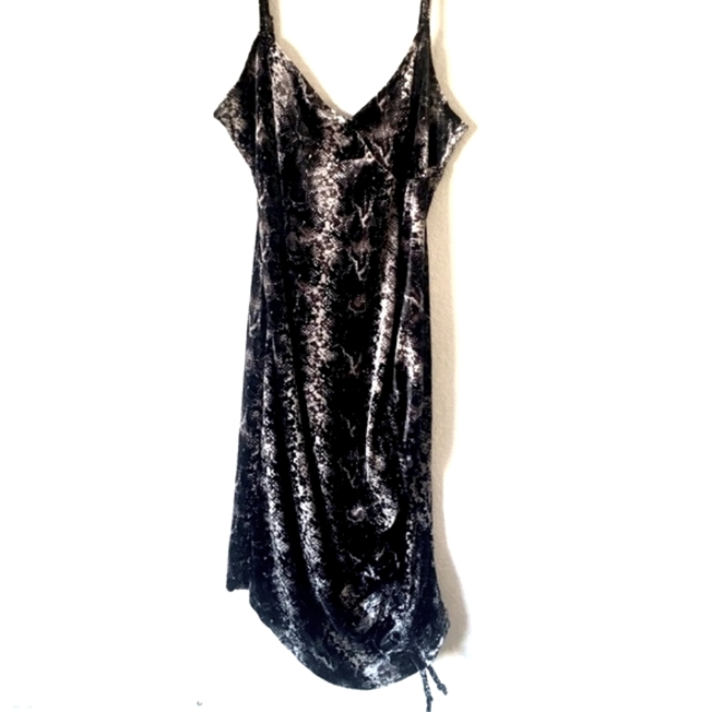 ☠️Snakeskin print body on slip on dress